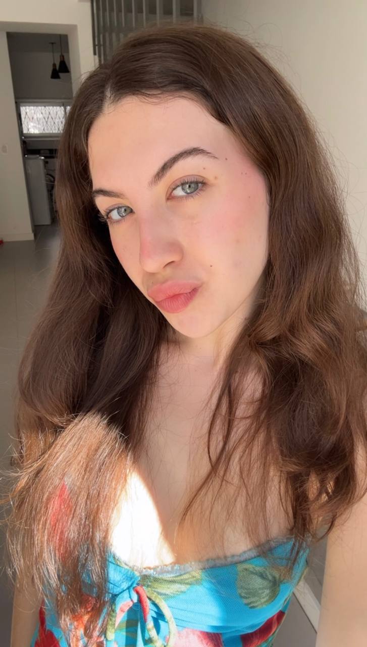 Nude girl Amber in Pekanbaru