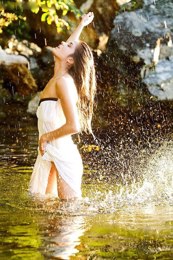 Marie Avgeropoulos in Pekanbaru