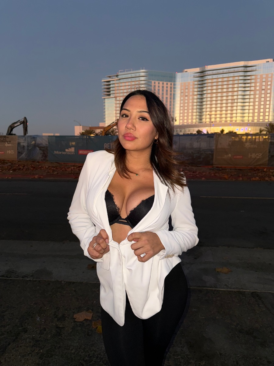 Take a pause and enjoy Ali Cruz — streaming from Pekanbaru