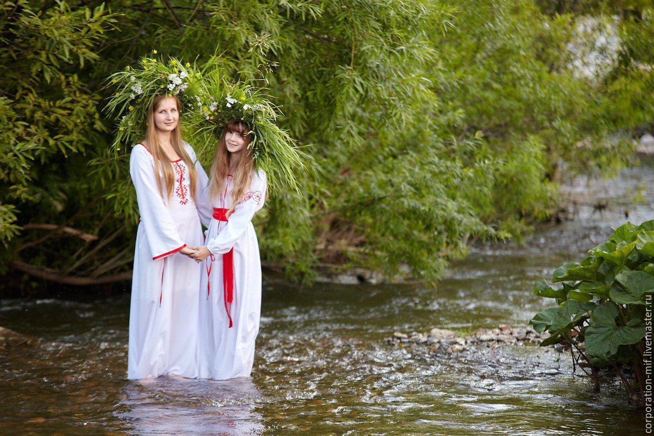Women in Slavic costumes in Pekanbaru