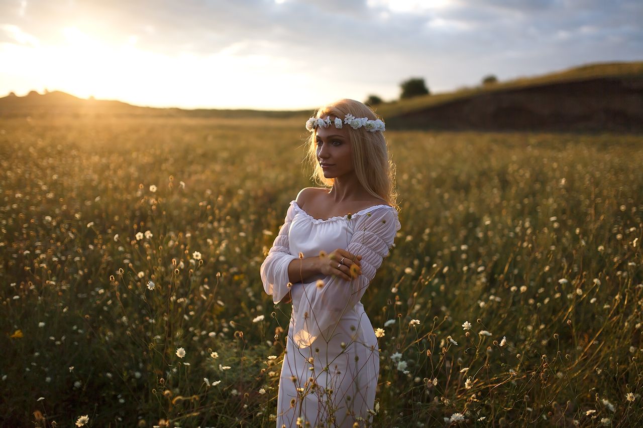 Girls in Slavic costumes in Pekanbaru