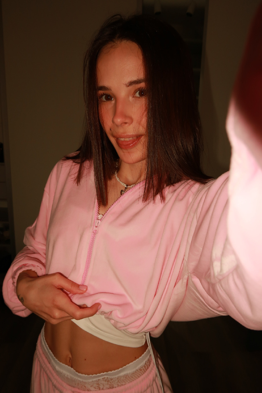 Tina brings the glow — live moments in Pekanbaru